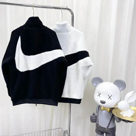 Nike Plüschmantel