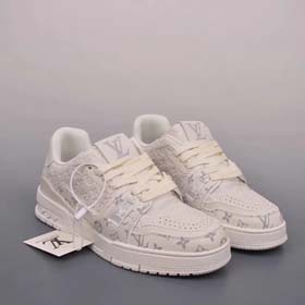 Louis Vuitton (33 Stil) -0613