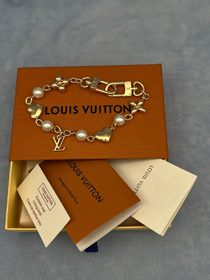 Louis Vuitton LV schwarzer Charme Harz Perle herzförmige Blume Anhänger Kette Tasche Dekoration Anhä  