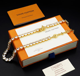 Louis Vuitton LV eingelegt mit Diamant Buchstaben und Blumen Armband-4014